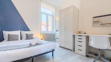 4 bedrooms, iron/ironing board, internet, bed sheets