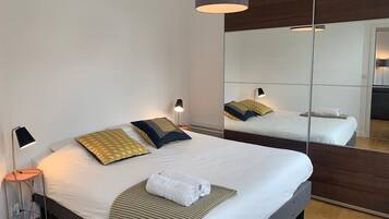 1 habitación, escritorio, internet y ropa de cama