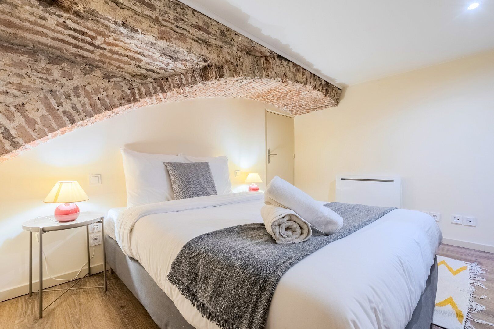 1 chambre, bureau, fer et planche à repasser, accès Internet