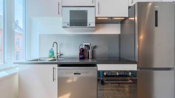 Réfrigérateur, micro-ondes, four, lave-vaisselle