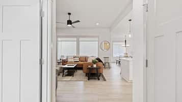 Smart TV, fireplace, books, stereo