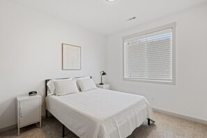 4 عدّة غرف نوم ومكتب ومكواة/لوح كي وواي فاي مجانًا