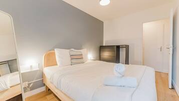 2 habitaciones, tabla de planchar con plancha, internet y ropa de cama