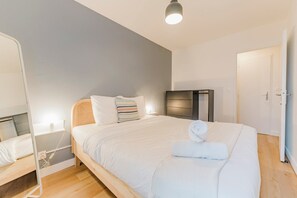 2 bedrooms, iron/ironing board, Internet, bed sheets