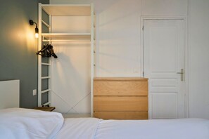 1 bedroom, iron/ironing board, internet, bed sheets