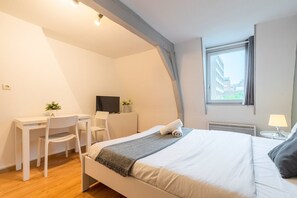 Schreibtisch, Bügeleisen/Bügelbrett, Internetzugang, Bettwäsche