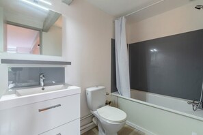 淋浴设施、吹风机、毛巾