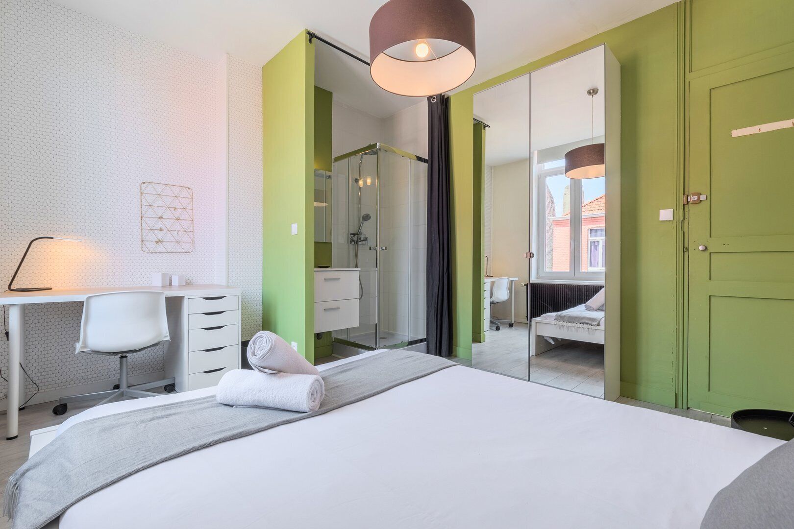 4 chambres, bureau, fer et planche à repasser, accès Internet