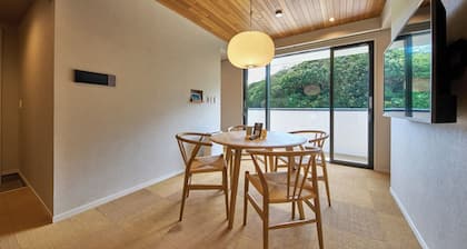 Family Room Natural Kitchen with stove / Oshimagun Kagoshima