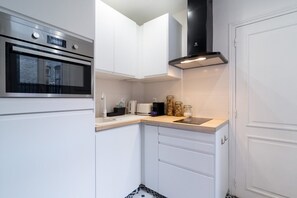 Fridge, microwave, oven, stovetop - Vieux Lille - Superb apartment, cozy and equipped! (Lille)