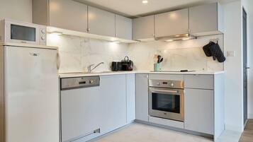 Réfrigérateur, micro-ondes, four, lave-vaisselle