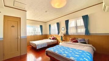 2 slaapkamers, een bureau, een strijkplank/strijkijzer, gratis wifi