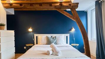 3 slaapkamers, een bureau, een strijkplank/strijkijzer, internet