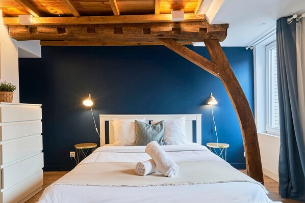 3 bedrooms, desk, iron/ironing board, internet