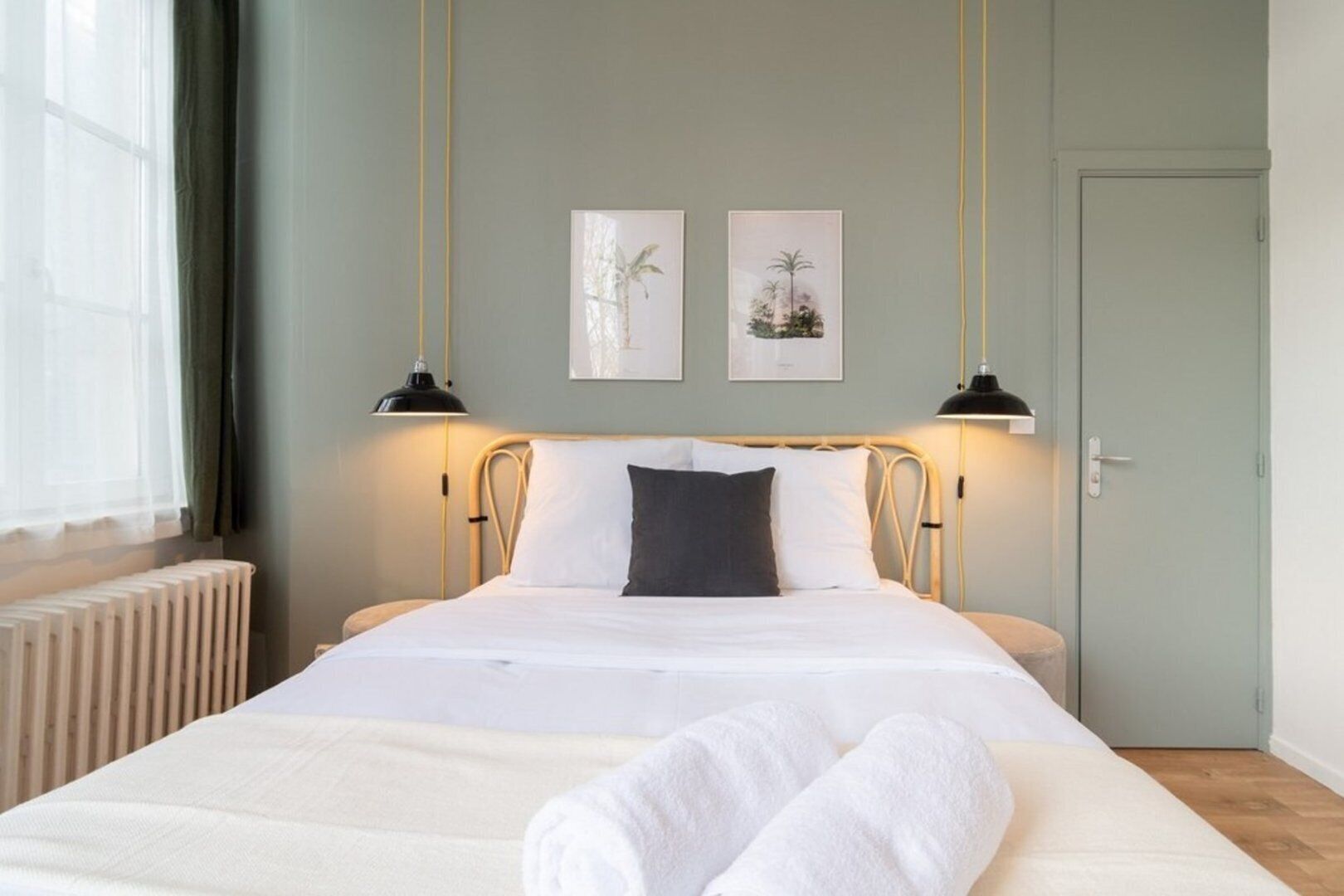 2 slaapkamers, een bureau, een strijkplank/strijkijzer, internet