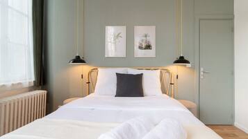 2 slaapkamers, een bureau, een strijkplank/strijkijzer, internet