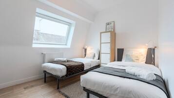 3 slaapkamers, een strijkplank/strijkijzer, wifi, beddengoed