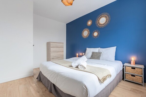 3 slaapkamers, een strijkplank/strijkijzer, wifi, beddengoed