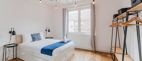 2 slaapkamers, een strijkplank/strijkijzer, beddengoed