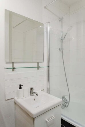 ヘアドライヤー、タオル