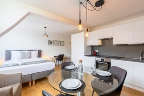 Desk, iron/ironing board, WiFi, bed sheets