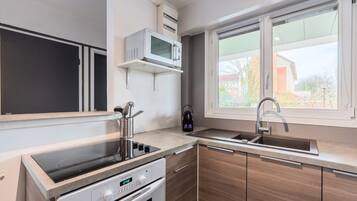 Fridge, microwave, oven, dishwasher