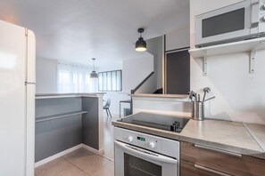 ثلاجة، ميكروويف، فرن، غسالة أطباق