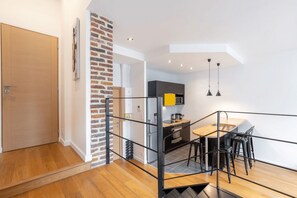 Kylskåp, mikrovågsugn, ugn och diskmaskin