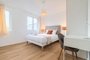 2 多间卧室、办公桌、熨斗/熨衣板、上网接入