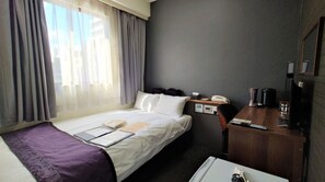 1 habitación, escritorio, tabla de planchar con plancha y wifi gratis 