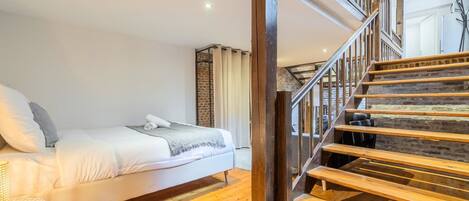 1 sovrum, skrivbord, strykjärn/strykbräda och internet