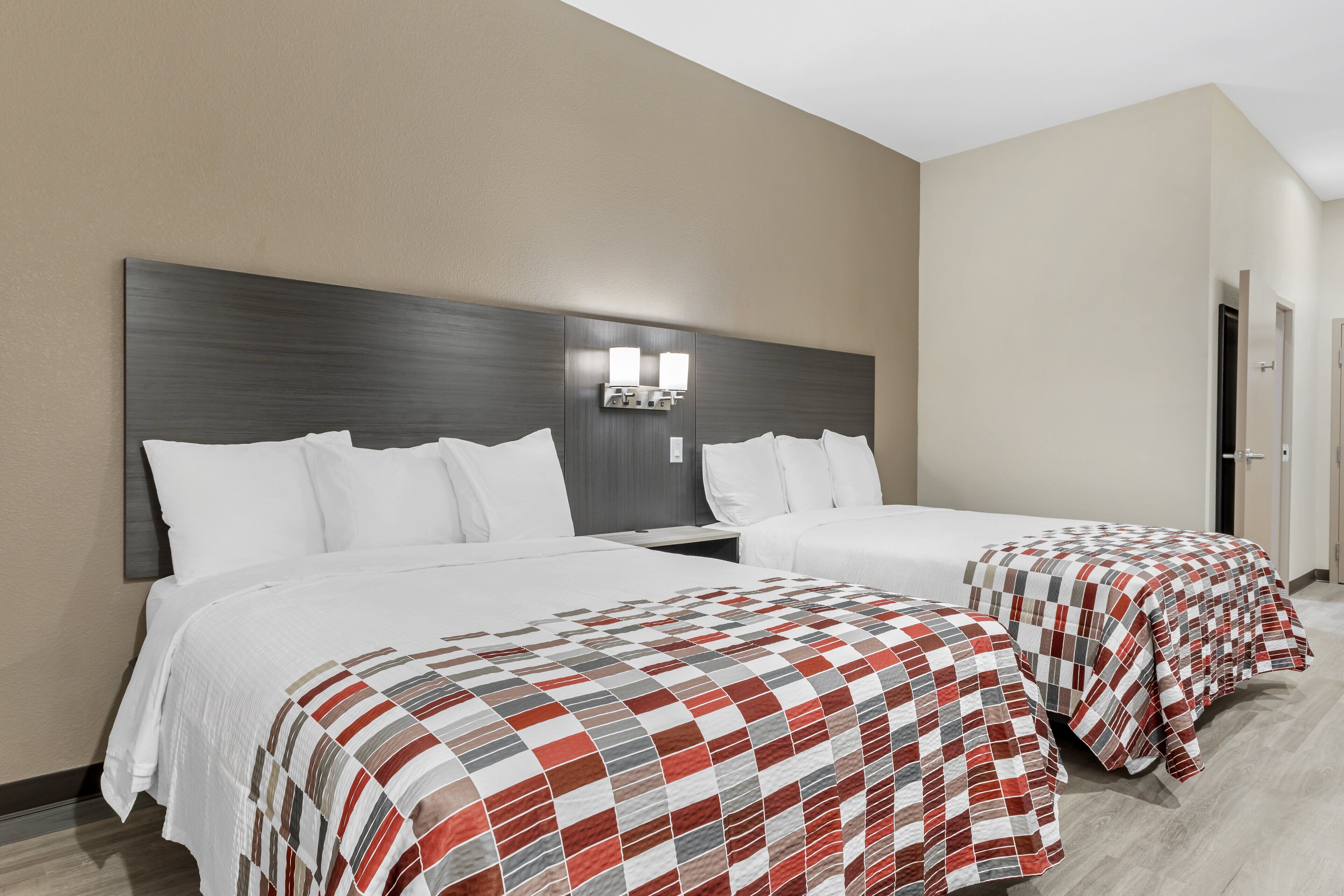 高级房, 2 张大床, 无烟房 | 办公桌、笔记本电脑工作区、遮光窗帘、熨斗/熨衣板