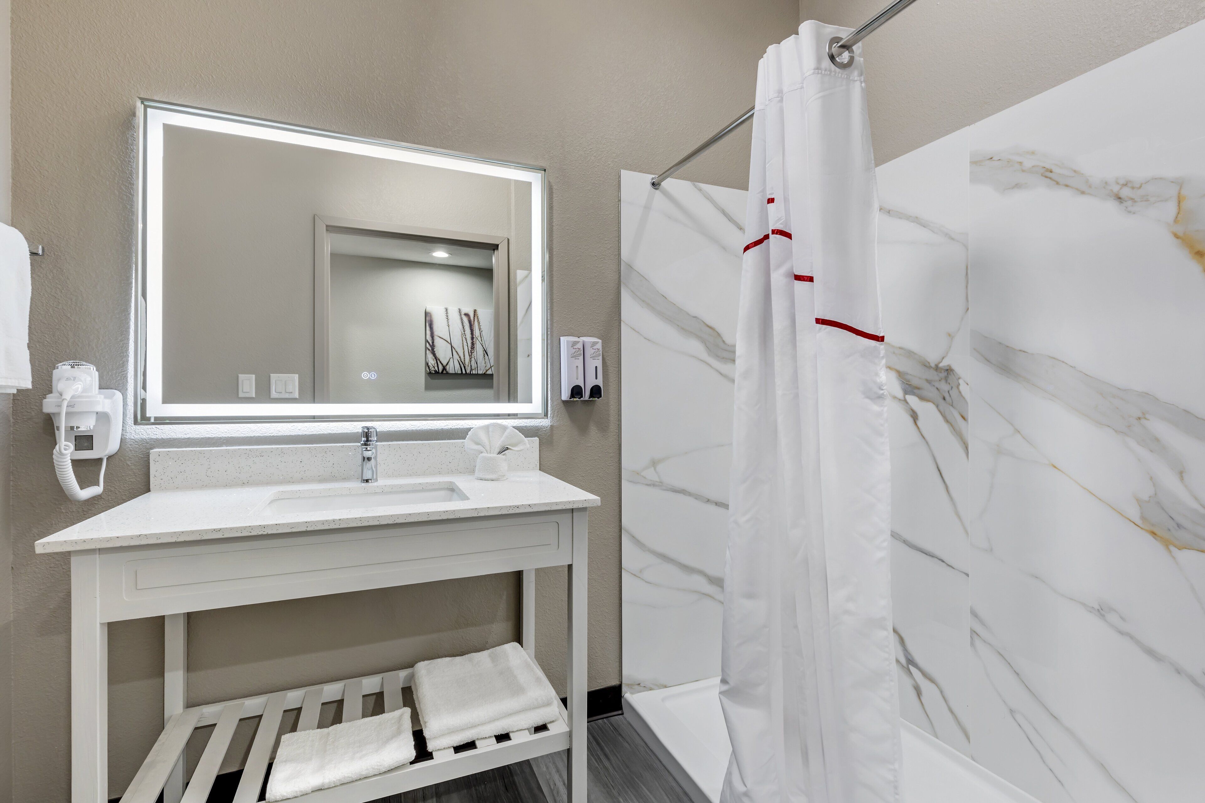 Superior Room, 1 King Bed, Non Smoking | Bathroom | Free toiletries, hair dryer, towels, soap
