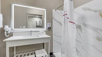 Superior Room, 1 King Bed, Non Smoking | Bathroom | Free toiletries, hair dryer, towels, soap
