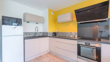 Réfrigérateur, micro-ondes, four, lave-vaisselle