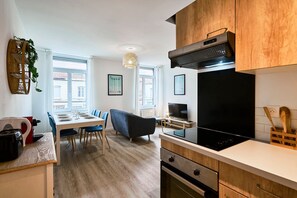 Micro-ondes, four, cafetière/bouilloire