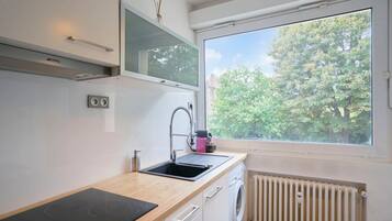 Microwave, oven, dishwasher, coffee/tea maker