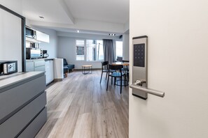 Estudio estándar | Área de sala de estar | Smart TV 