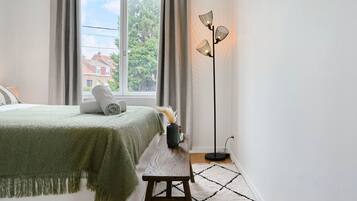 1 bedroom, iron/ironing board, internet, bed sheets