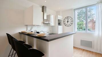 Fridge, microwave, oven, coffee/tea maker