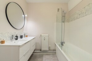 Hair dryer, towels - Spacious 3 bedroom apartment & private parking! (Lambersart)