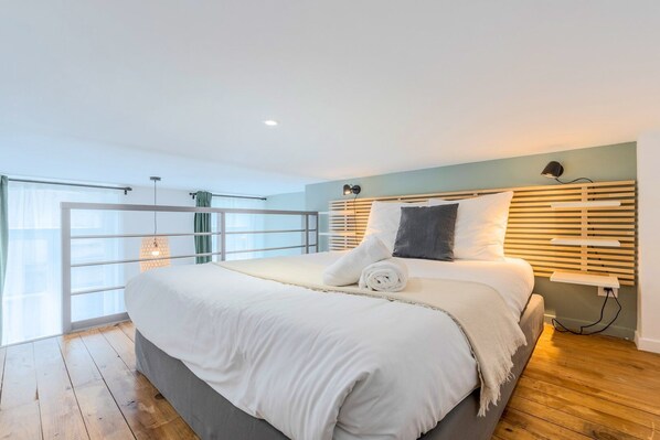 1 bedroom, desk, iron/ironing board, Internet - Lille Hypercentre - Superb design studio! (Lille)