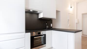 Réfrigérateur, micro-ondes, four, cafetiÚre/bouilloire