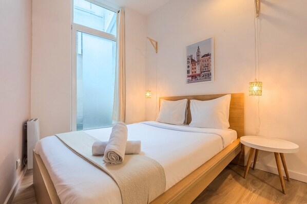1 bedroom, desk, Internet, bed sheets - Lille Gares - 50m2 apartment! (Lille)