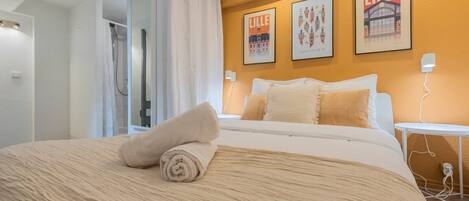 1 bedroom, desk, iron/ironing board, internet