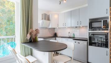 Réfrigérateur, micro-ondes, four, lave-vaisselle