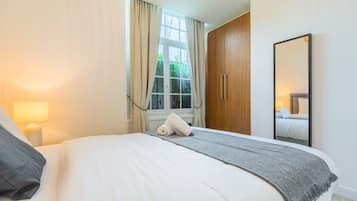 2 slaapkamers, een bureau, een strijkplank/strijkijzer, internet