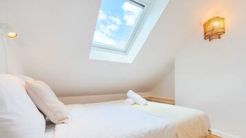 1 chambre, bureau, accès Internet, draps fournis