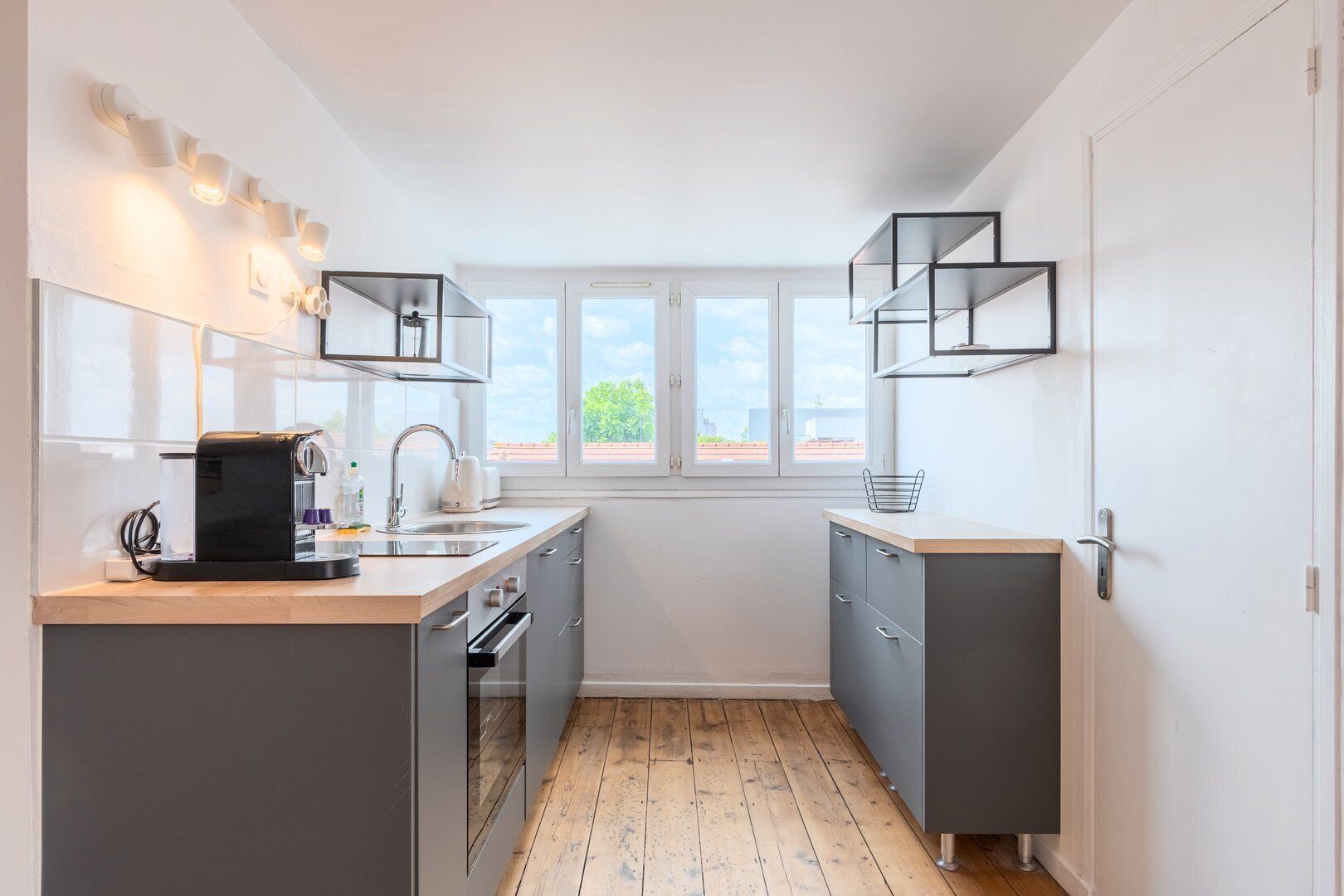 Refrigerador, horno, cafetera y tetera y tostadora 