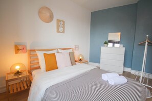 2 Schlafzimmer, Schreibtisch, Bügeleisen/Bügelbrett, Internetzugang